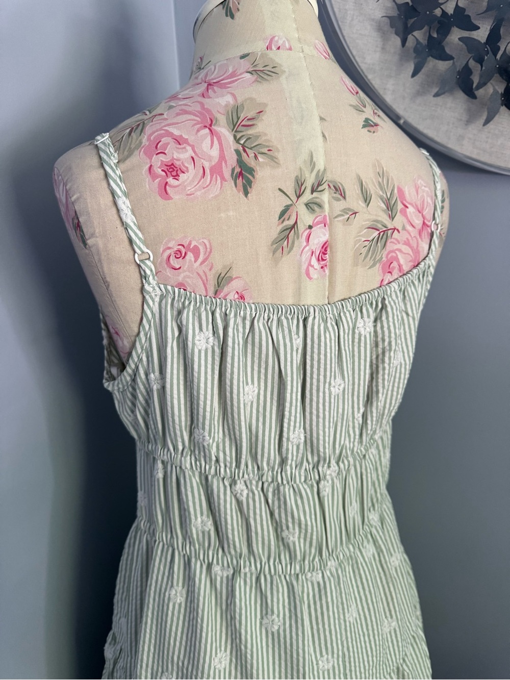 🆕 Light Green and White Striped Seersucker Maxi Dress w/embroidered Flowers - Picture 5 of 12